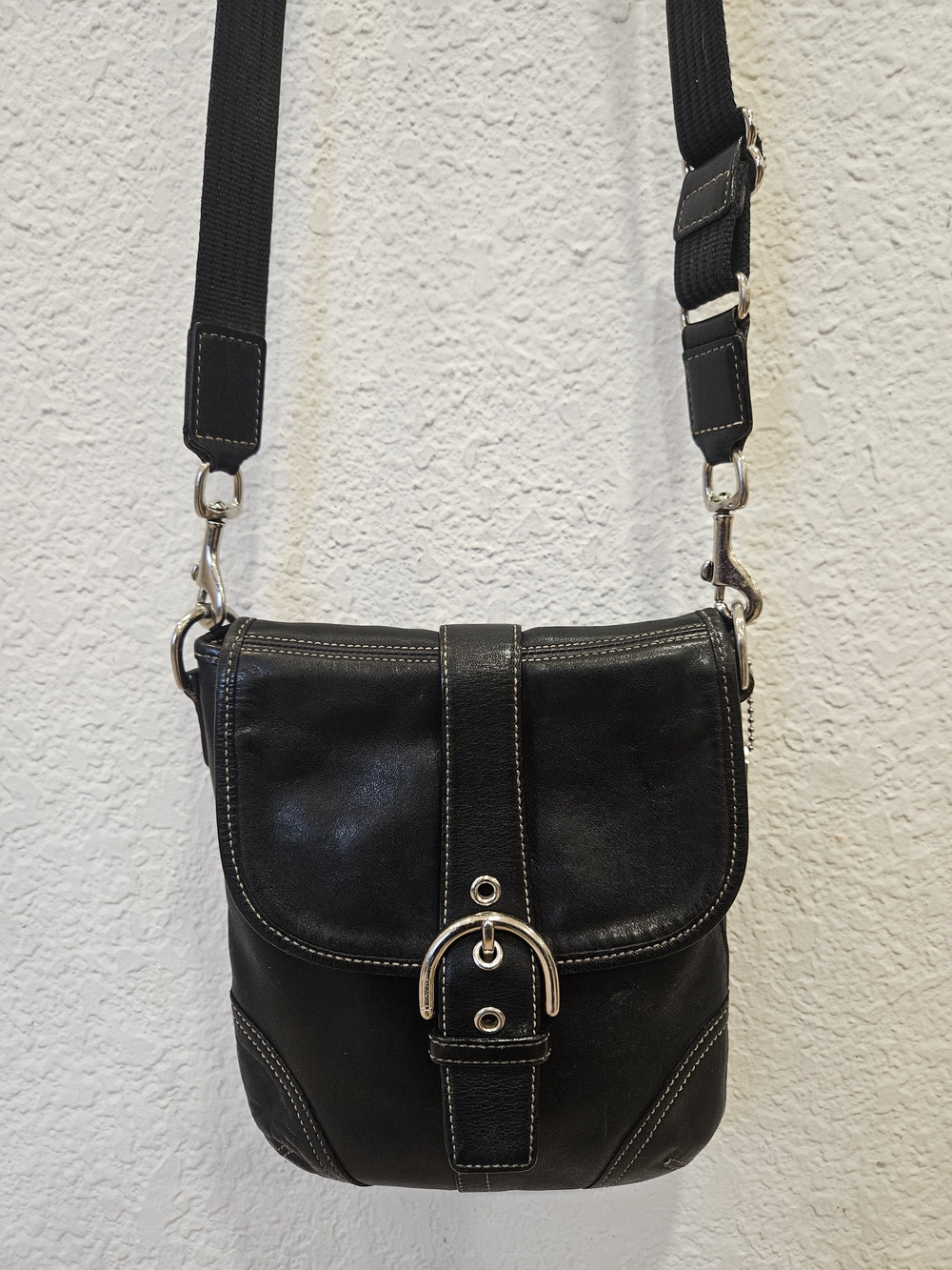 Vintage COACH Soho Black Glove Tanned Leather Crossbody Flap Bag Buckle 9480 Y2K